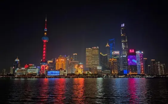 魔都夜景告白机位怎么找？人少与时间选择，我踩了三年坑才敢说真
